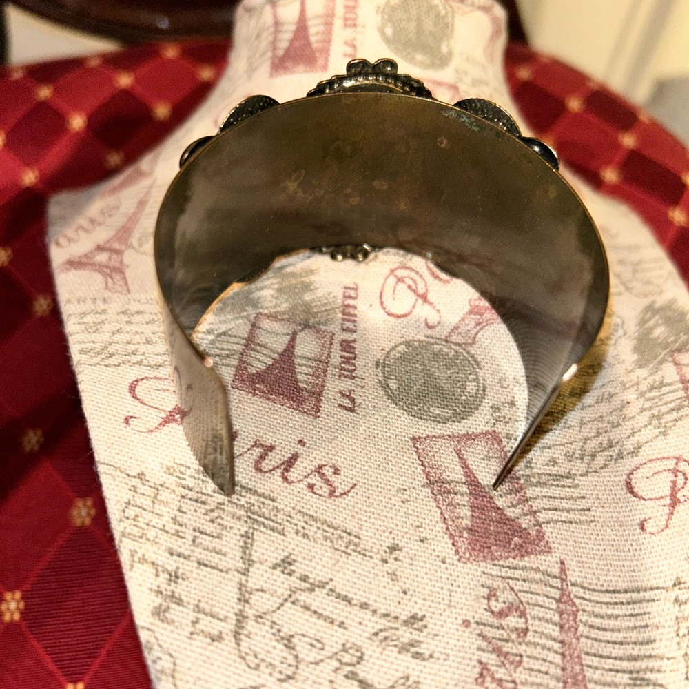 Black gem 💎 metal cuff - Picture 8 of 10